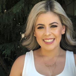 Meet your Posher, Eva